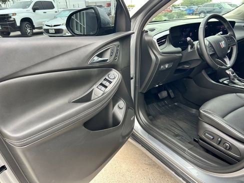 Used 2025 Buick Encore GX Avenir w/ Avenir Technology Package image 26