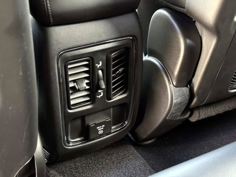 Used 2021 Jeep Grand Cherokee Laredo X image 14