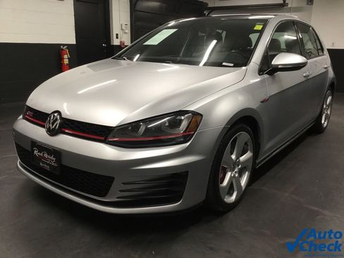Used 2017 Volkswagen GTI SE image 5