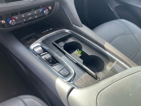 Used 2023 Buick Enclave Essence image 19
