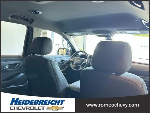 Used 2023 Chevrolet Traverse LT FWD image 32