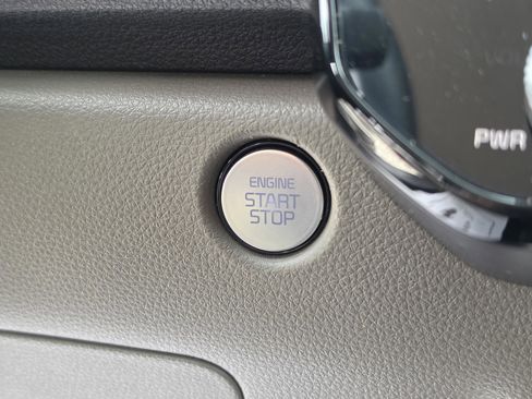 Used 2025 Kia Carnival EX FWD image 35