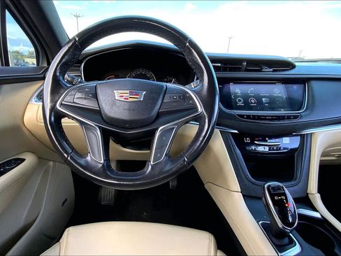 Used 2018 Cadillac XT5 FWD image 5