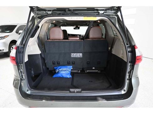 Used 2020 Toyota Sienna Limited Premium FWD image 26