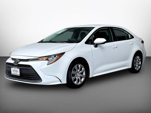 Used 2024 Toyota Corolla LE FWD image 3