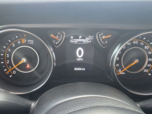 Used 2023 Jeep Gladiator Sport AWD/4WD image 17
