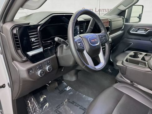 Used 2025 GMC Sierra 2500 SLT AWD/4WD image 11