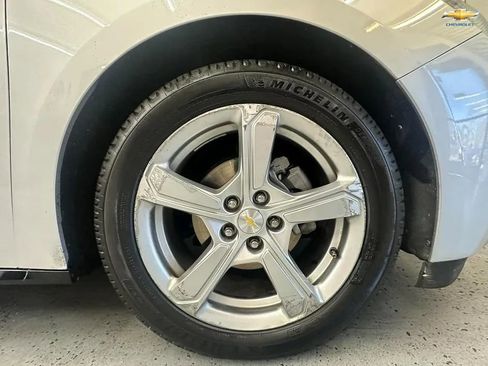 Used 2017 Chevrolet Volt LT w/ Comfort Package image 28