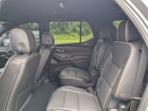 Used 2023 Chevrolet Traverse Premier FWD image 15
