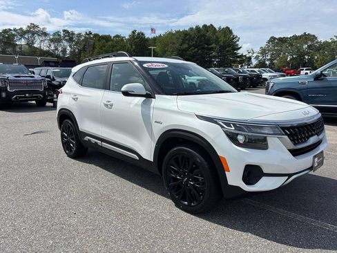 Used 2022 Kia Seltos Nightfall Edition AWD/4WD image 2