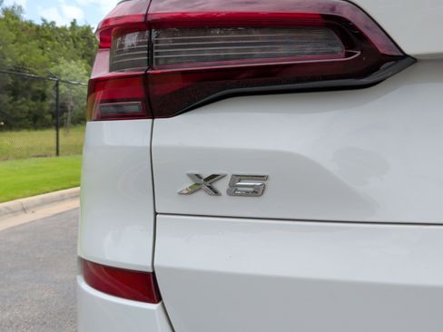 Used 2021 BMW X5 sDrive40i w/ M Sport Package RWD image 12