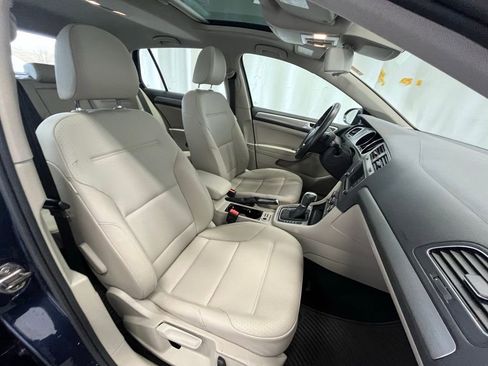 Used 2016 Volkswagen Golf SE image 12