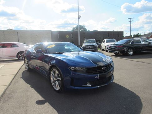 Used 2021 Chevrolet Camaro LT w/ RS Package RWD image 4