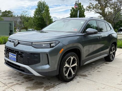 New 2026 Volkswagen Tiguan SE AWD/4WD image 2