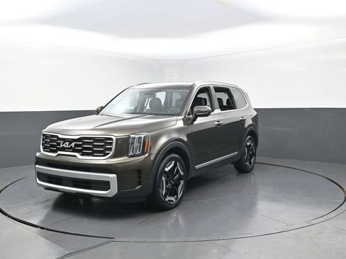 Used 2024 Kia Telluride S w/ S Sunroof Package image 7