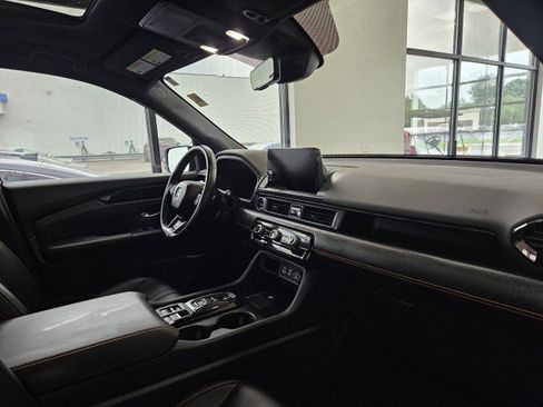 Used 2025 Honda Pilot TrailSport image 13