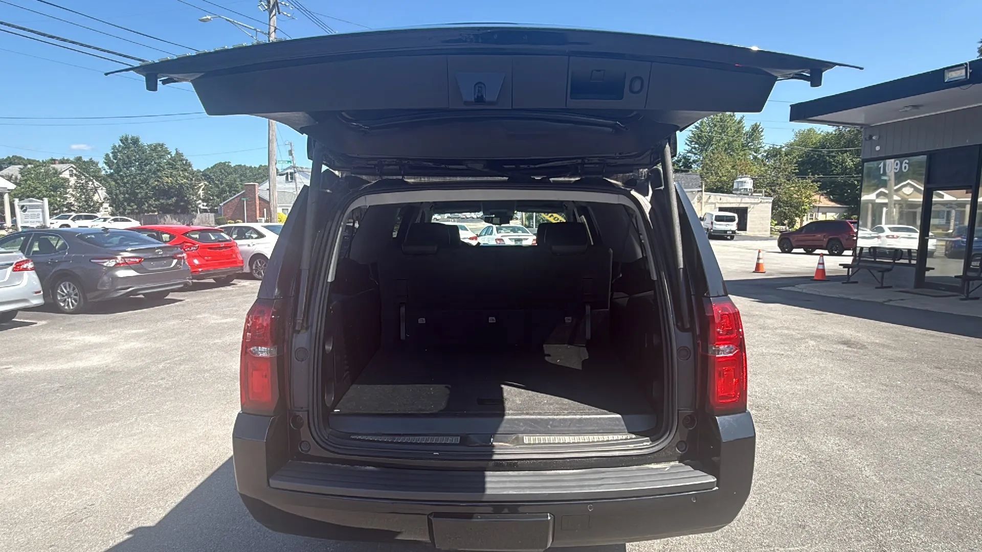 Used 2018 Chevrolet Suburban LT AWD/4WD image 9