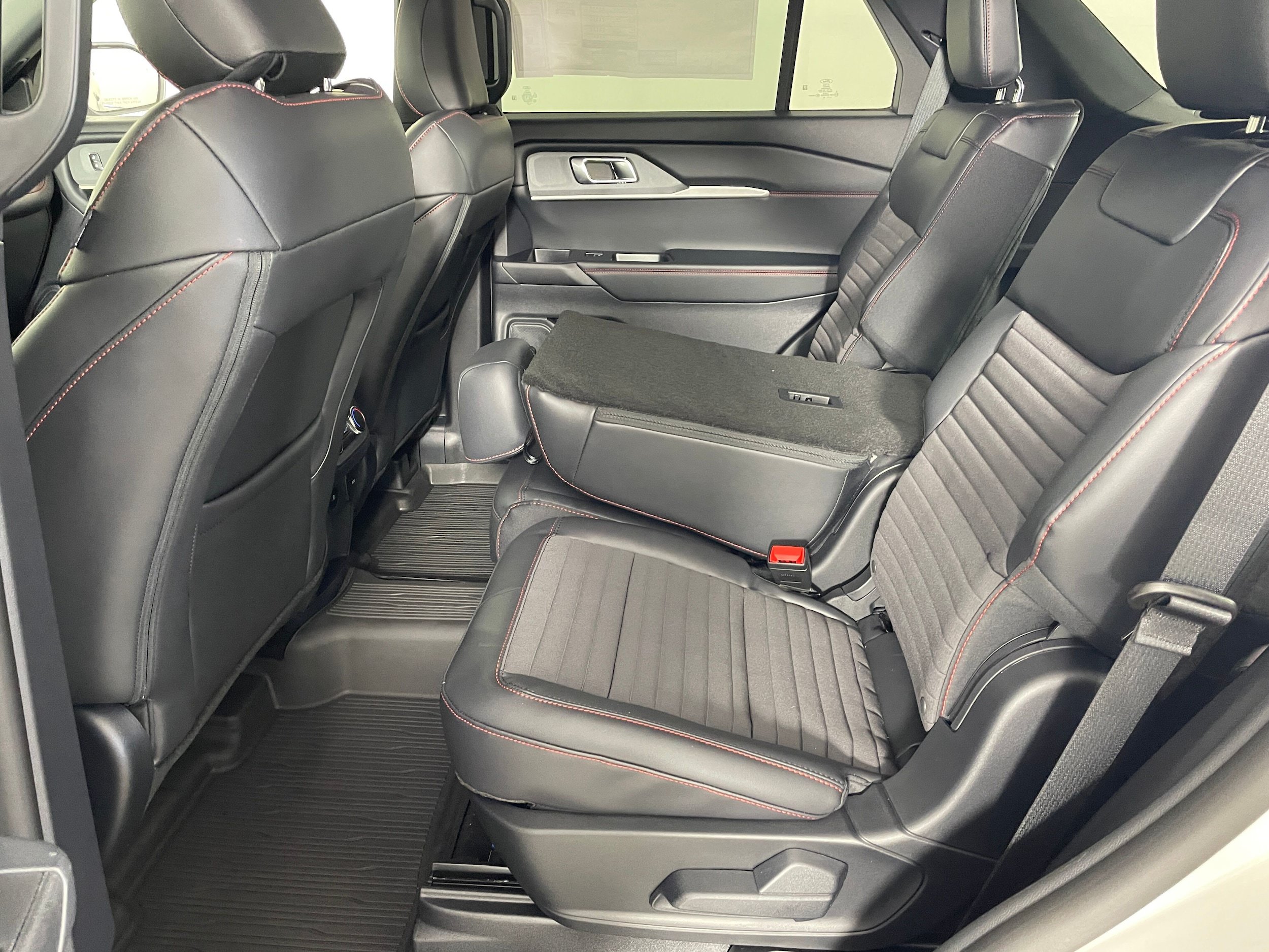 New 2026 Ford Explorer ST-Line w/ ST-Line Street Pack AWD/4WD image 8