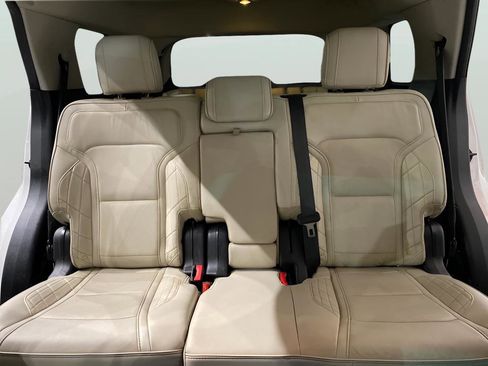 Used 2016 Ford Explorer Platinum image 10