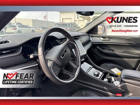 Used 2023 Jeep Grand Cherokee L Laredo image 21