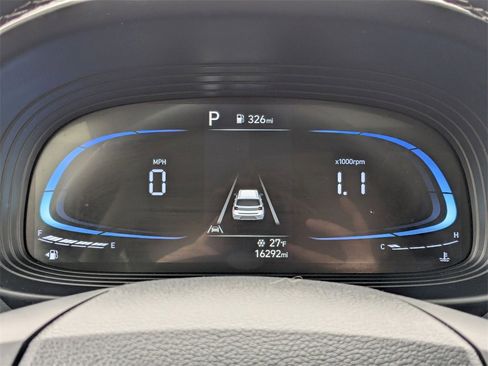 Used 2025 Hyundai Venue SEL image 20