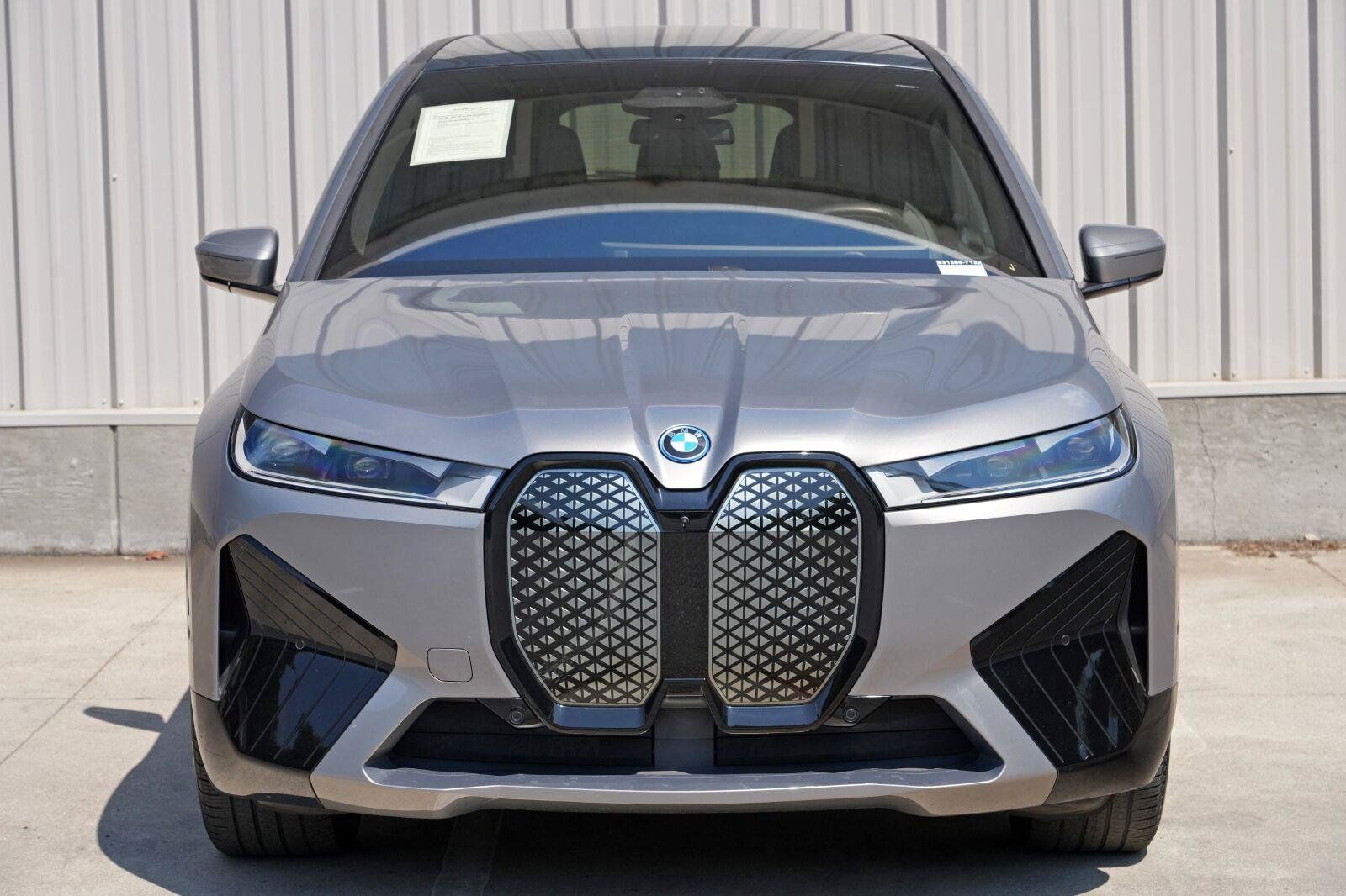 Used 2025 BMW iX xDrive50 AWD/4WD image 48