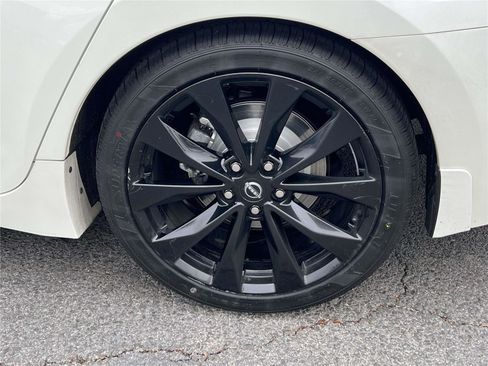 Certified 2023 Nissan Maxima SR w/ Sport Mat Group image 12