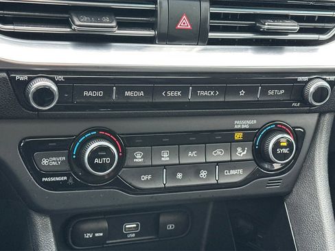 Used 2021 Kia Niro Touring image 24