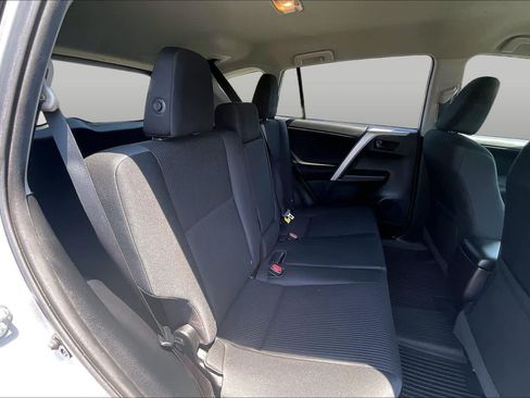 Used 2016 Toyota RAV4 LE FWD image 18