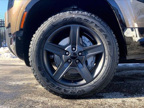 New 2026 Land Rover Defender 110 X-Dynamic SE image 11