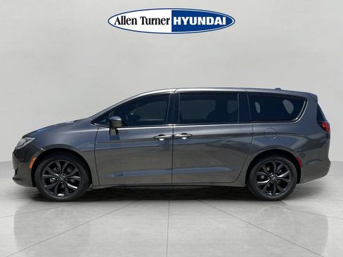 Used 2019 Chrysler Pacifica Touring Plus w/ S Appearance Package FWD image 5