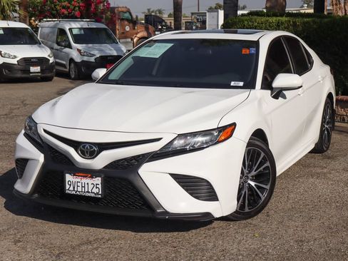 Used 2020 Toyota Camry SE FWD image 4