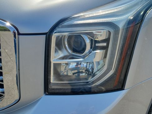 Used 2019 GMC Yukon Denali w/ Open Road Package AWD/4WD image 9