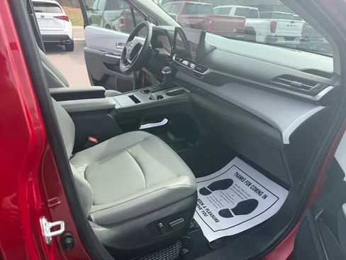 Used 2025 Toyota Sienna XLE AWD/4WD image 18