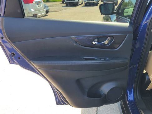 Used 2018 Nissan Rogue SV w/ Premium Package FWD image 42