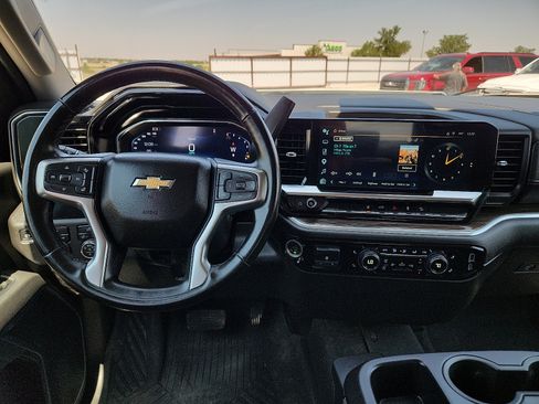 Used 2025 Chevrolet Silverado 2500 LT AWD/4WD image 11