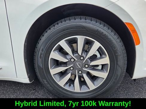 Used 2023 Chrysler Pacifica Limited FWD image 9