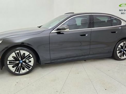 Used 2024 BMW i5 eDrive40i w/ Convenience Package RWD image 3