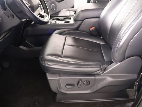 Used 2023 Ford Expedition Max XLT image 12