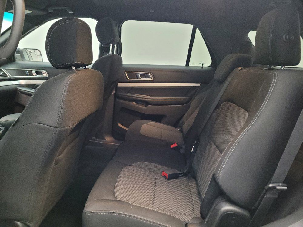 Used 2016 Ford Explorer XLT w/ Equipment Group 201A FWD image 18