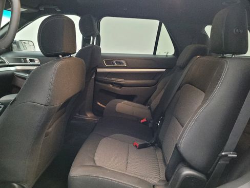 Used 2016 Ford Explorer XLT w/ Equipment Group 201A FWD image 18