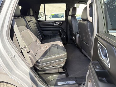 Used 2024 GMC Yukon SLT RWD image 26
