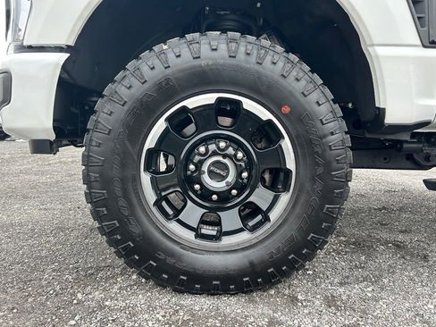 Used 2025 Ford F350 Platinum w/ Tremor Off-Road Package image 13