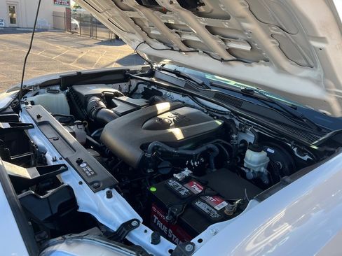 Used 2016 Toyota Tacoma TRD Sport image 39