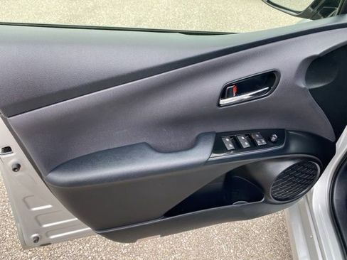 Used 2016 Toyota Prius Two image 15