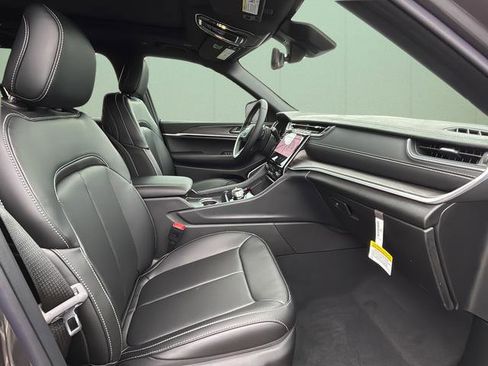 New 2025 Jeep Grand Cherokee L Limited w/ Luxury Tech Group II AWD/4WD image 41