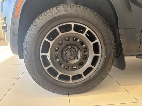New 2026 Land Rover Defender 110 AWD/4WD image 12