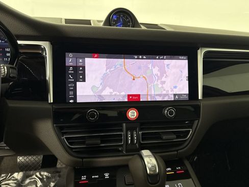 Certified 2024 Porsche Macan AWD/4WD image 27