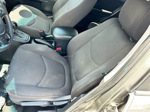 Used 2013 Kia Soul FWD image 13