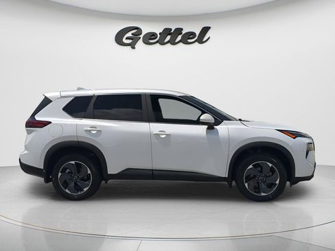 Certified 2025 Nissan Rogue SV FWD image 4